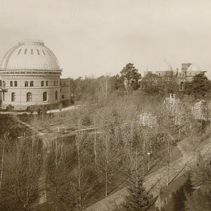 Foto mit Blick auf mehrere Gebäude mit Kuppeln