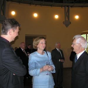 Eine Gruppe von Personen im Gespräch