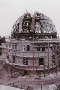 Kuppelbau mit Gerüst